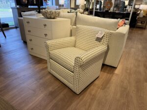 1356-05 5280-4 Bassett Swivel Chair