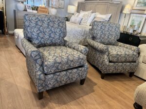 1360-02 4361-5 Bassett Accent Chair
