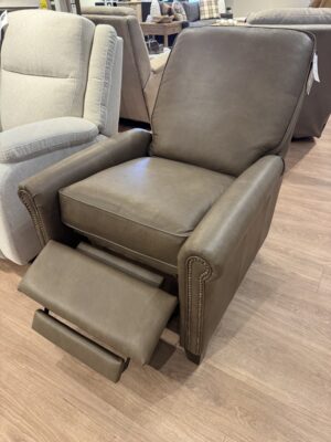 1124-3LT 7238-18 Bassett Leather Push Back Recliner
